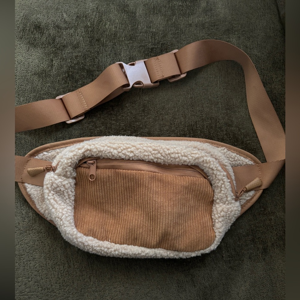 New brown Sherpa cross body purse